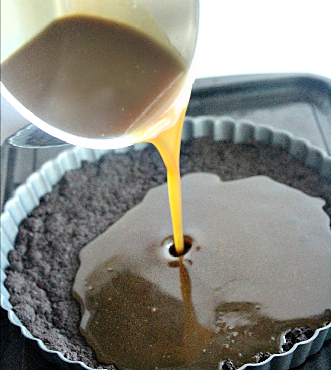 Chocolate Caramel Tart- Big Green House #chocolate #caramel #tart #biggreenhouseblog #dessert
