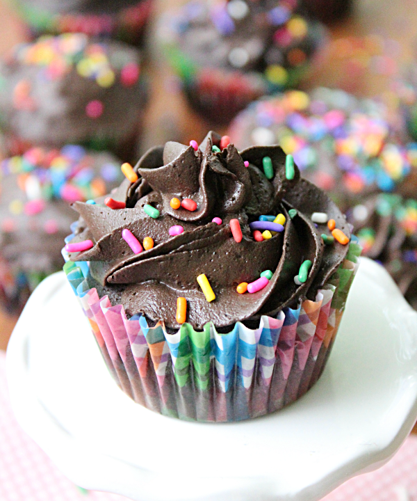 Dark Chocolate Brownie Cupcakes with Dark Chocolate Creamy Frosting- Big Green House #cupcakes #darkchocolate #brownie #dessert #biggreenhouseblog 