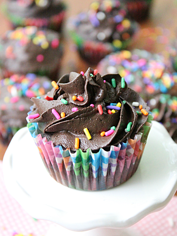 Dark Chocolate Brownie Cupcakes with Dark Chocolate Creamy Frosting- Big Green House #cupcakes #darkchocolate #brownie #dessert #biggreenhouseblog