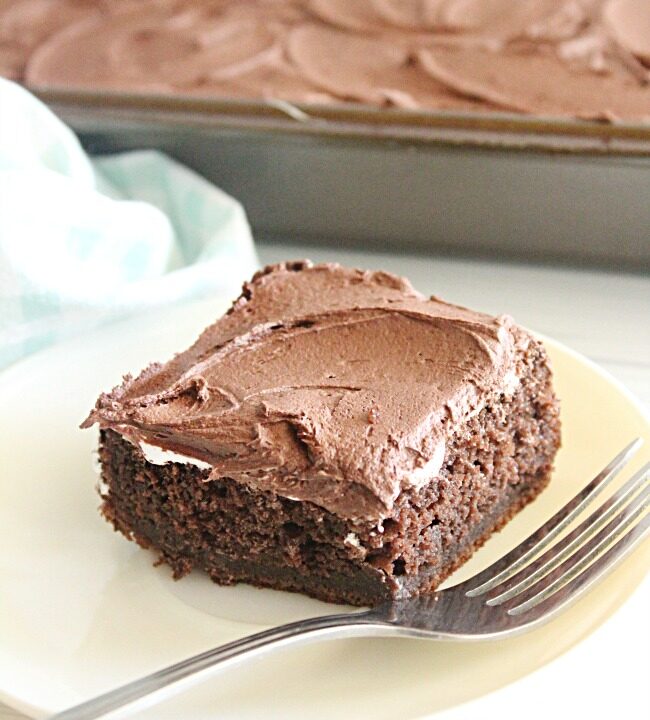 Marshmallow Fluff Chocolate Cake- Big Green House #cake #chocolatecake #marshmallowfluff #dessert 