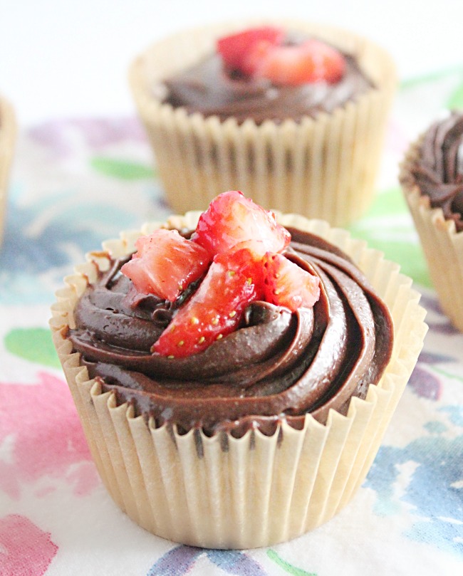 Angel Food Cupcakes- Big Green House #angelfood #cupcakes #dessert