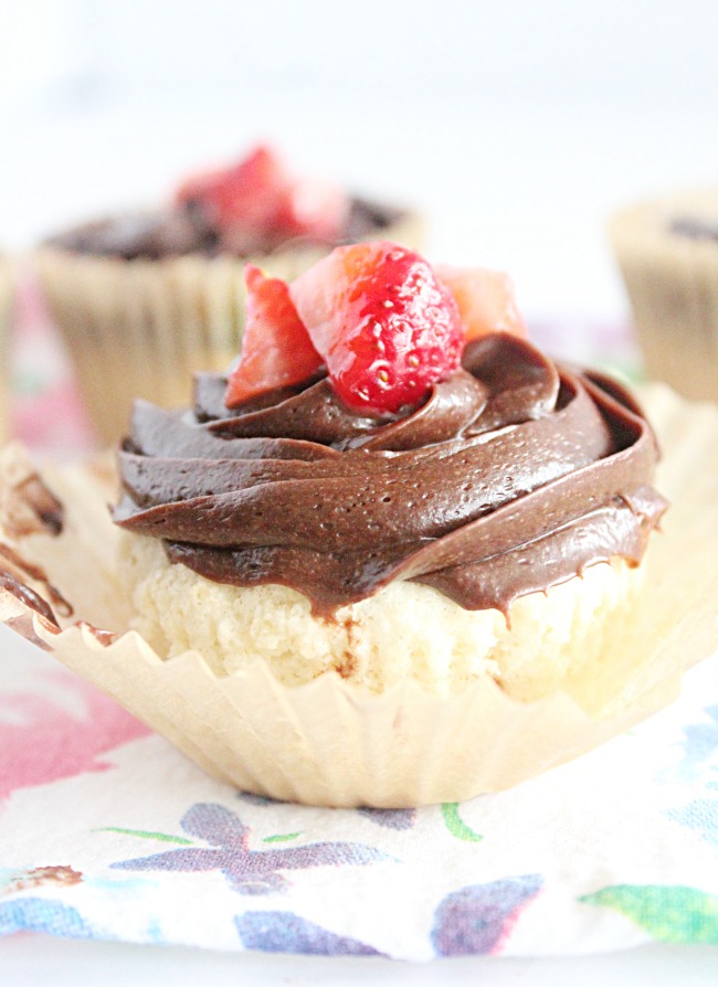 Angel Food Cupcakes- Big Green House #angelfood #cupcakes #dessert