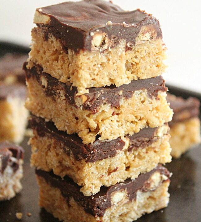 Chubby Hubby Rice Crispy Treats- Big Green House #biggreenhouseblog #ricekrispies #crispyricetreats #chubbyhubby #nobake #peanutbutter #chocolatepretzels