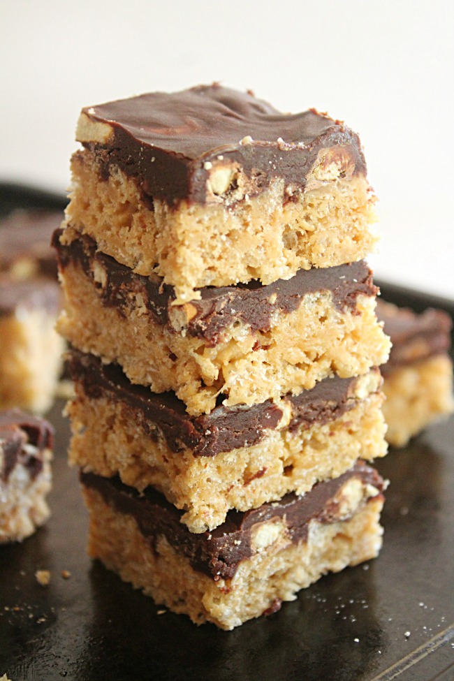 Chubby Hubby Rice Crispy Treats- Big Green House #biggreenhouseblog #ricekrispies #crispyricetreats #chubbyhubby #nobake #peanutbutter #chocolatepretzels