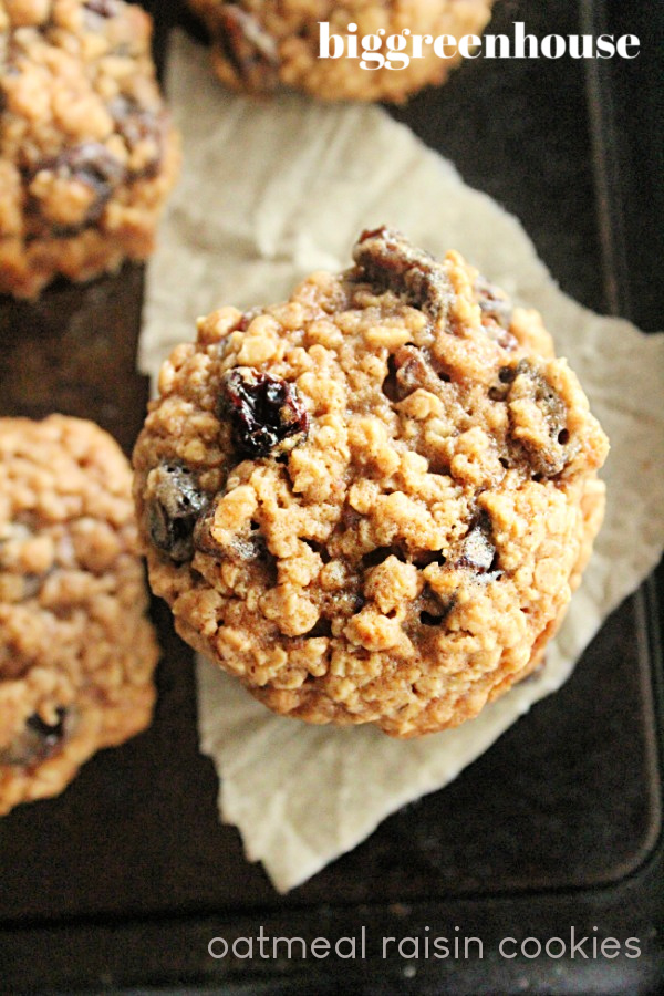 Oatmeal Raisin Cookies- Big Green House #cookies #oatmealcookies #raisins #dessert #oatmealraisin #biggreenhouseblog