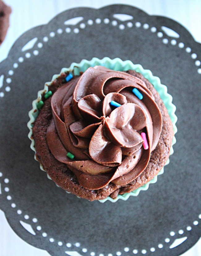 Greek Yogurt Chocolate Frosting- Big Green House #greekyogurt #frosting #chocolate #chocolatefrosting