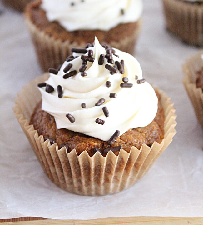 Pumpkin Cupcakes with Cream Cheese Frosting- Big Green House #pumpkin #cupcakes #creamcheesefrosting #biggreenhouseblog