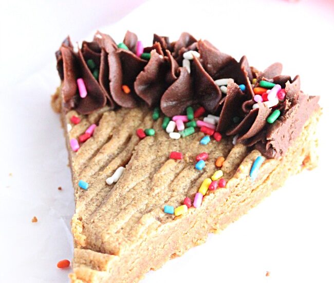 Peanut Butter Cookie Cake- Big Green House #biggreenhouseblog #peanutbuttercookie #cookiecake #cookie #dessert #peanutbutter 