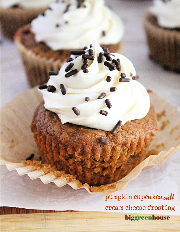 Pumpkin Cupcakes with Cream Cheese Frosting- Big Green House #pumpkin #cupcakes #creamcheesefrosting #biggreenhouseblog
