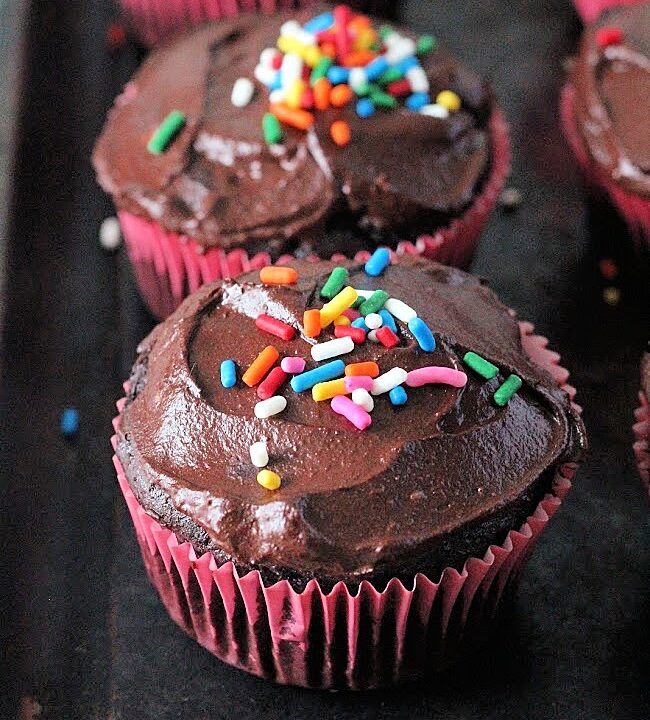 Chocolate Cupcakes: No Refined Sugar- Big Green House #biggreenhouseblog #cupcakes #chocolate #chocolatecupcakes #norefinedsugar