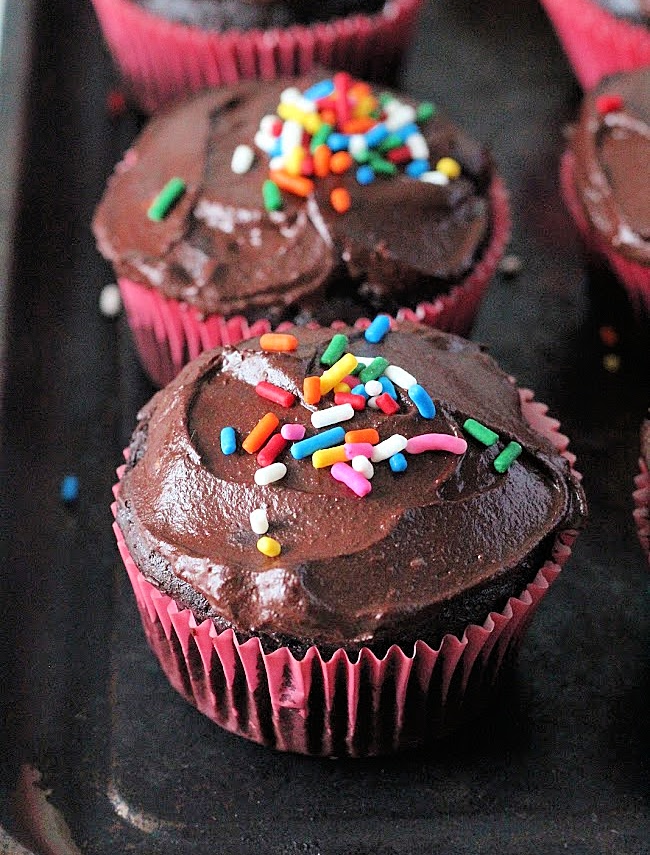 Chocolate Cupcakes: No Refined Sugar- Big Green House #biggreenhouseblog #cupcakes #chocolate #chocolatecupcakes #norefinedsugar
