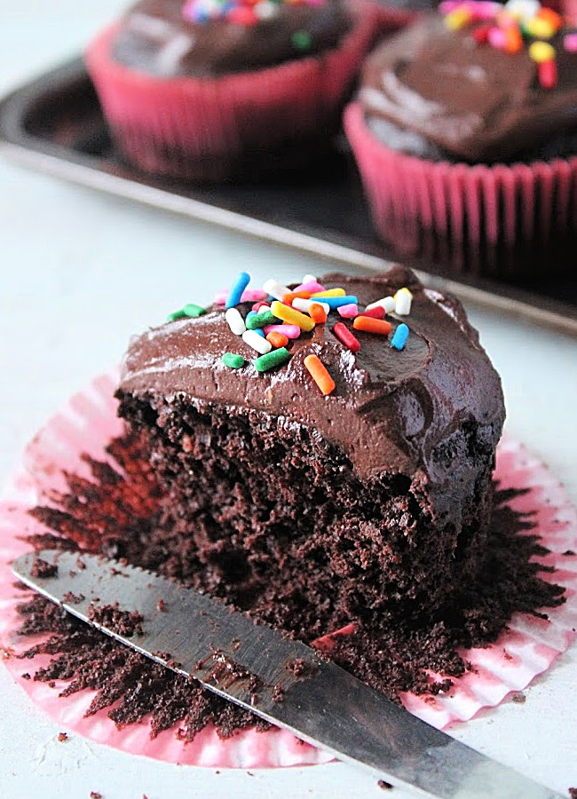 Chocolate Cupcakes: No Refined Sugar- Big Green House #biggreenhouseblog #cupcakes #chocolate #chocolatecupcakes #norefinedsugar