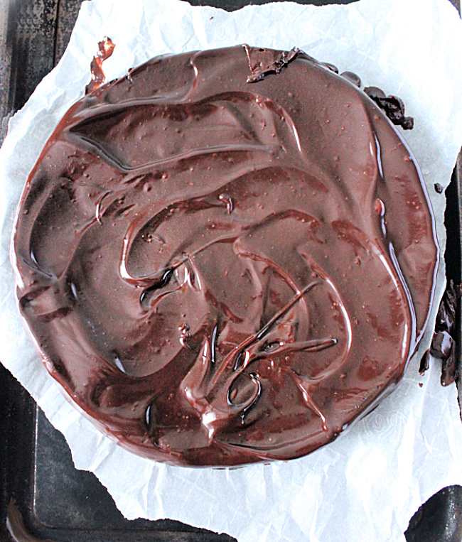 Flourless Chocolate Cake: No Refined Sugar - Big Green House #biggreenhouseblog #flourlesscake #chocolate #cake #chocolatecake #dessert