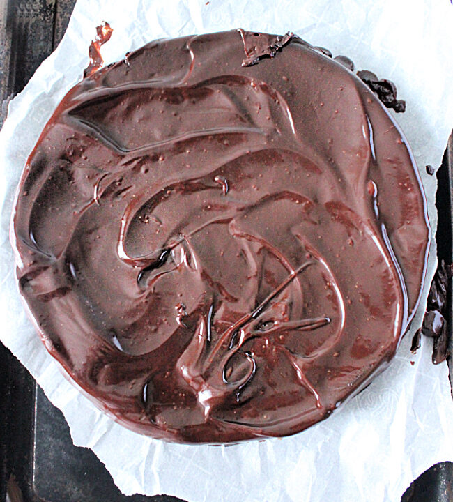 Flourless Chocolate Cake: No Refined Sugar - Big Green House #biggreenhouseblog #flourlesscake #chocolate #cake #chocolatecake #dessert