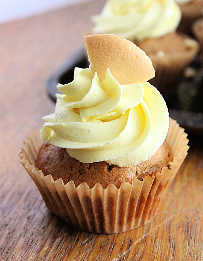 Banana Pudding Cupcakes- Big Green House #biggreenhouseblog #bananapudding #dessert #cupcakes #pudding #bananacupcakes