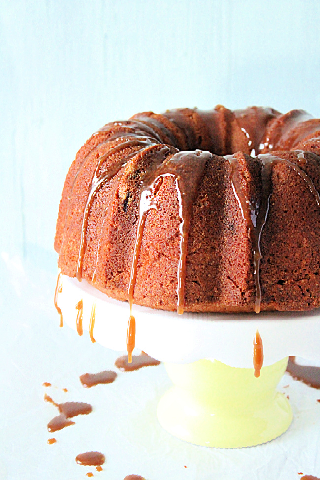 Cold Oven Brown Sugar Pound Cake- Big Green House #biggreenhouseblog #coldovenpoundcake #poundcake #cake #brownsugar #dessert