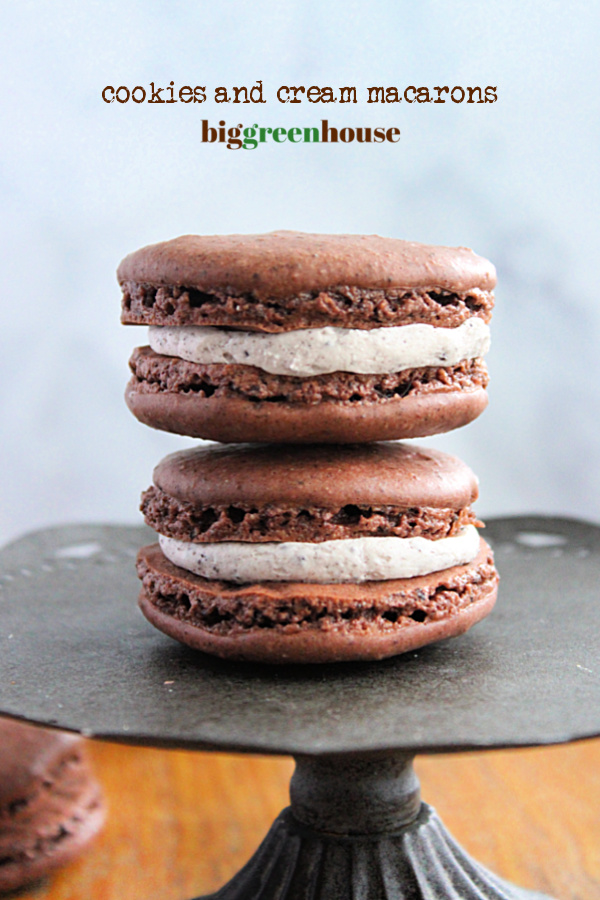 Cookies and Cream Macarons- Big Green House #macarons #cookies #cookiesandcream #oreocookies #dessert