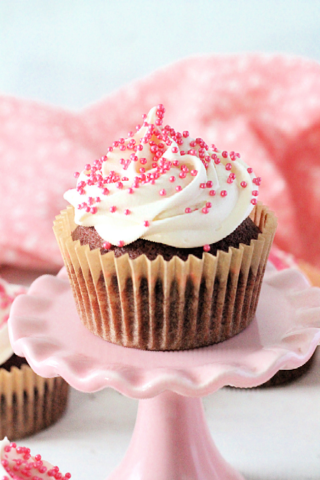 Pink Velvet Cupcakes with Cream Cheese Frosting- Big Green House #biggreenhouseblog #cupcakes #pinkvelvet #baking