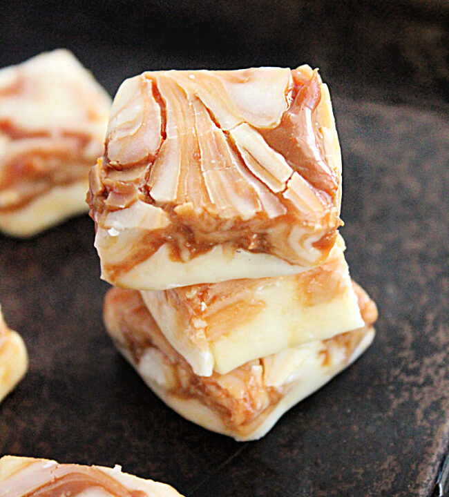 White Chocolate Dulce de Leche Swirled Fudge- Big Green House #biggreenhouse #dulcedeleche #fudge #nobaking