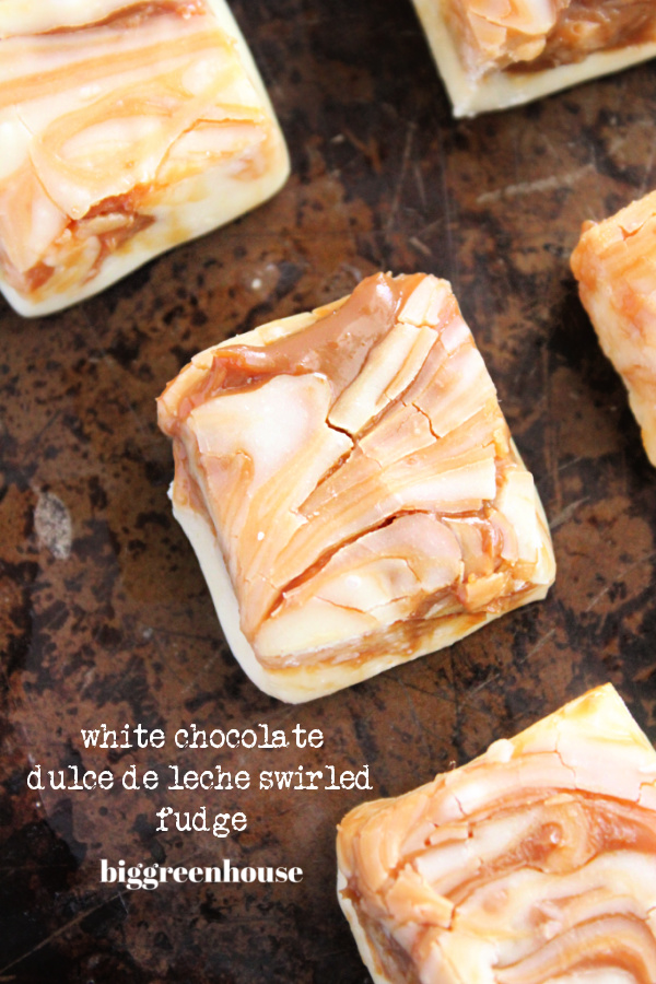 White Chocolate Dulce de Leche Swirled Fudge- Big Green House #biggreenhouse #dulcedeleche #fudge #nobaking