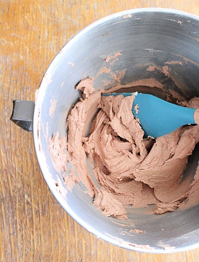 Chocolate Chip Frosting-Big Green House #biggreenhouseblog #chocolatechipfrosting #frosting #chocolate #chocolatefrosting