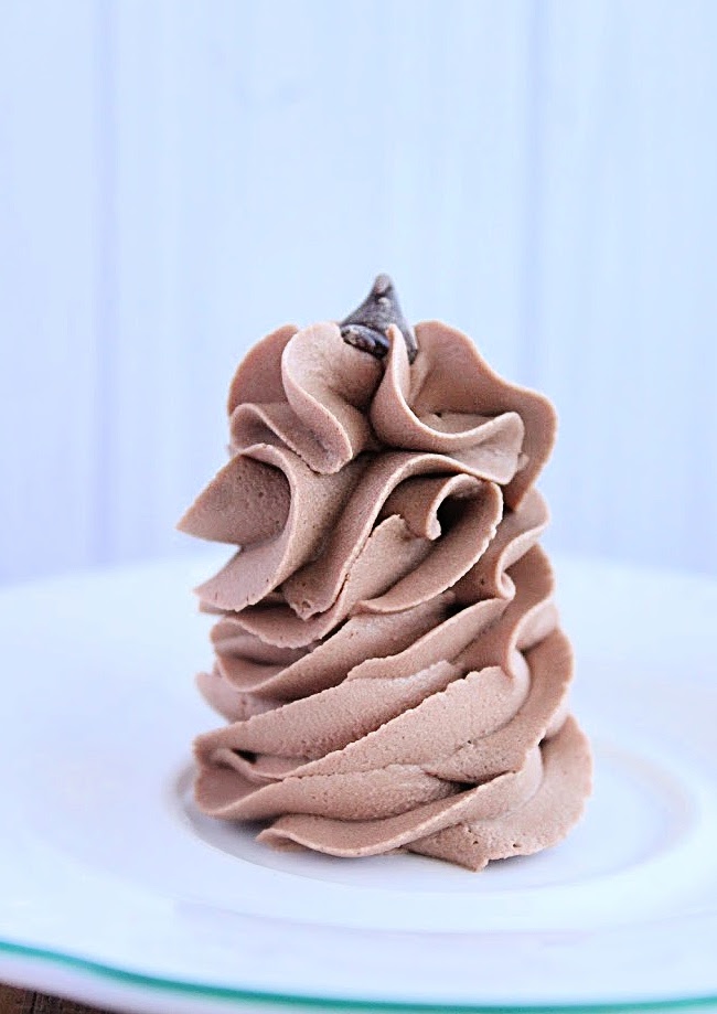 Chocolate Chip Frosting-Big Green House #biggreenhouseblog #chocolatechipfrosting #frosting #chocolate #chocolatefrosting