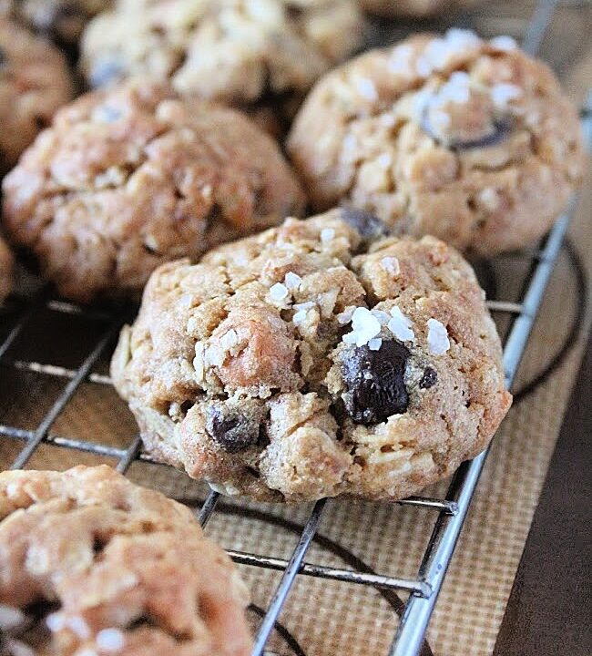 Crispy Rice Oatmeal Butterscotch Chocolate Chip Cookies- Big Green House #biggreenhouseblog #chocolatechip #oatmeal #crispyricecereal #cookies #butterscotch #dessert 
