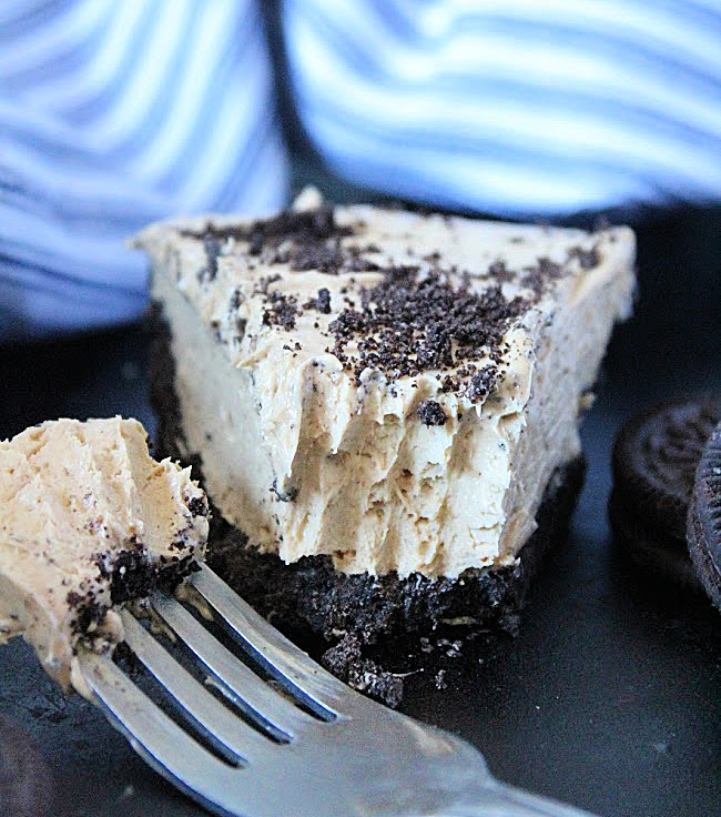 Peanut Butter Oreo Pie- Big Green House #biggreenhouseblog #peanutbutter #oreocookies #pie #nobake #dessert #nobakepie