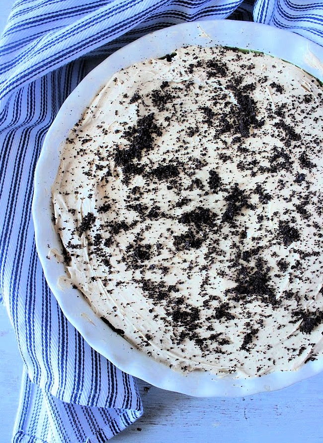 Peanut Butter Oreo Pie- Big Green House #biggreenhouseblog #peanutbutter #oreocookies #pie #nobake #dessert #nobakepie