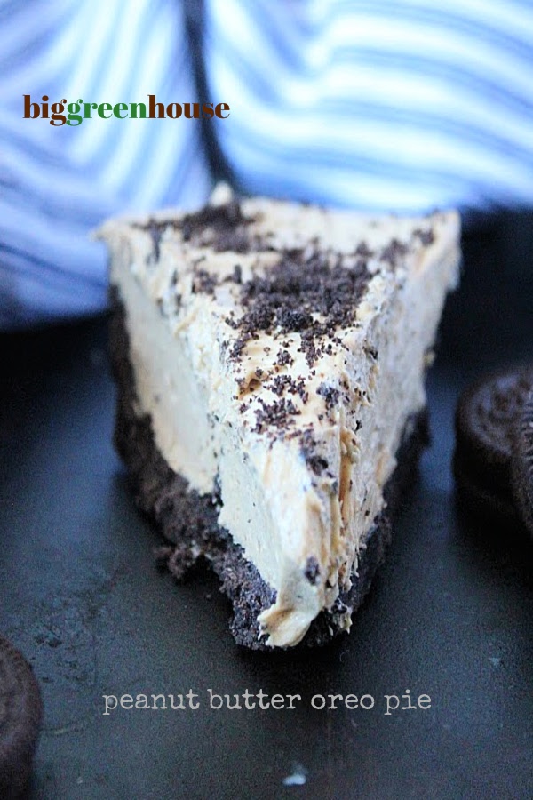 Peanut Butter Oreo Pie- Big Green House #biggreenhouseblog #peanutbutter #oreocookies #pie #nobake #dessert #nobakepie