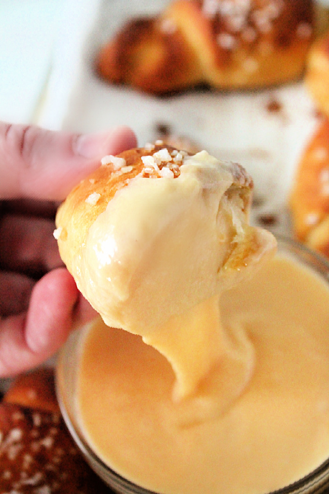 Salted Beer Pretzel Crescents- Big Green House #biggreenhouseblog #crescentrolls #beer #pretzels #rolls
