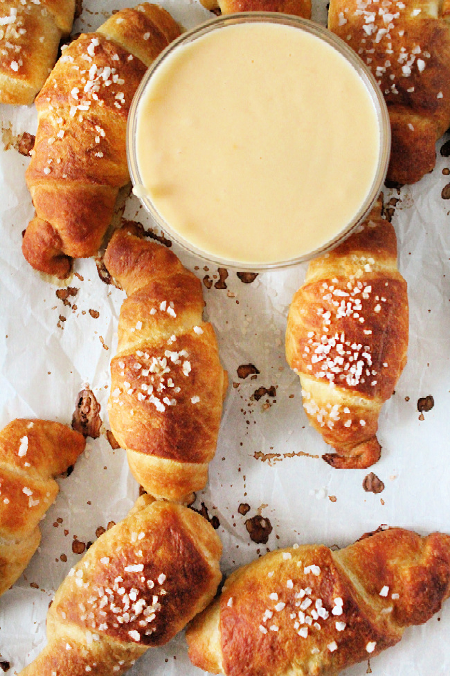 Salted Beer Pretzel Crescents- Big Green House #biggreenhouseblog #crescentrolls #beer #pretzels #rolls