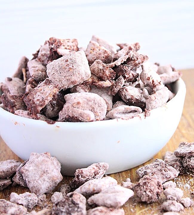 Scotcheroos Muddy Buddies- Big Green House #biggreenhouseblog #scotcheroos #muddybuddies #nobakedessert 