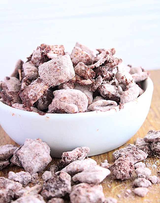 Scotcheroos Muddy Buddies- Big Green House #biggreenhouseblog #scotcheroos #muddybuddies #nobakedessert