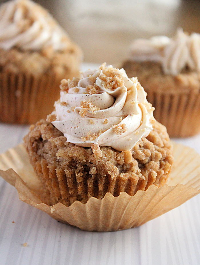 Cinnamon Streusel Cupcakes- Big Green House