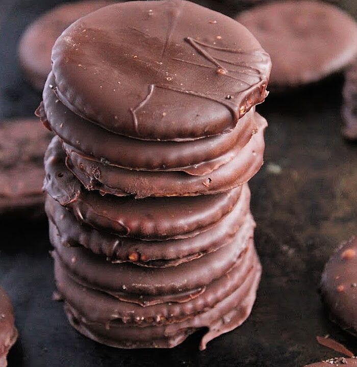 Thin Mint Crackers- Big Green House #biggreenhouseblog #thinmints #crackers #chocolate #mint #nobakedessert