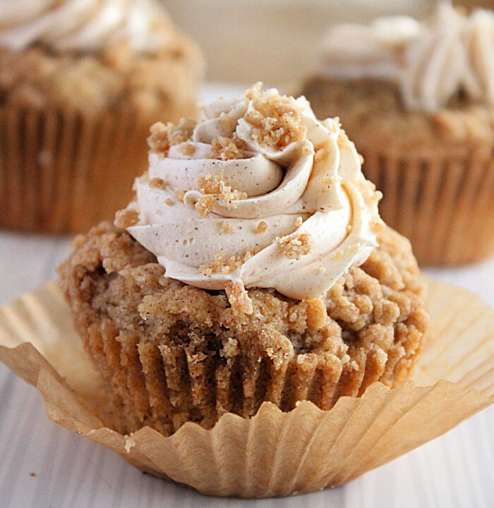 Cinnamon Streusel Cupcakes- Big Green House