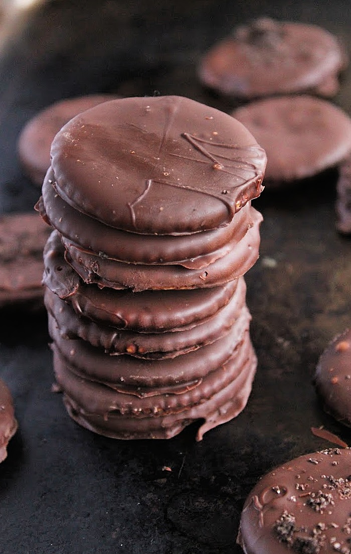 Thin Mint Crackers- Big Green House #biggreenhouseblog #thinmints #crackers #chocolate #mint #nobakedessert