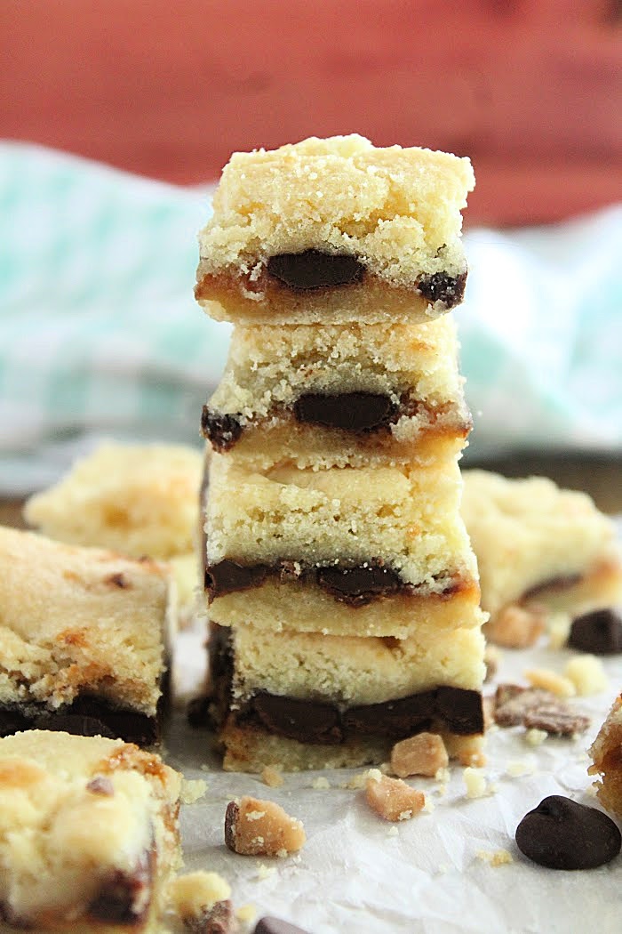 Caramel Chocolate and Toffee Sugar Cookie Bars- Big Green House