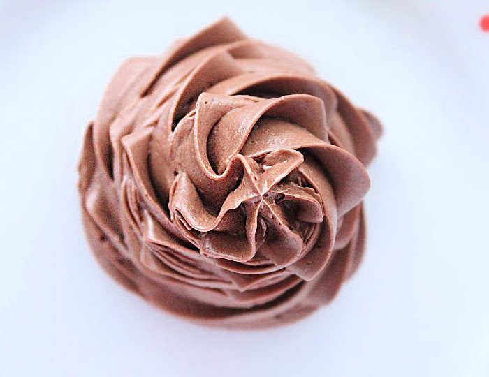 chocolate buttercream frosting: no refined sugar