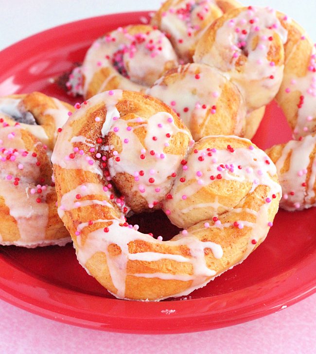 Heart Shaped Chocolate Chip Cinnamon Rolls - Big Green House 