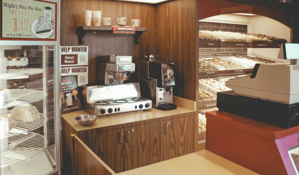 11 Retro Cafeteria Foods We’d Love to See Again