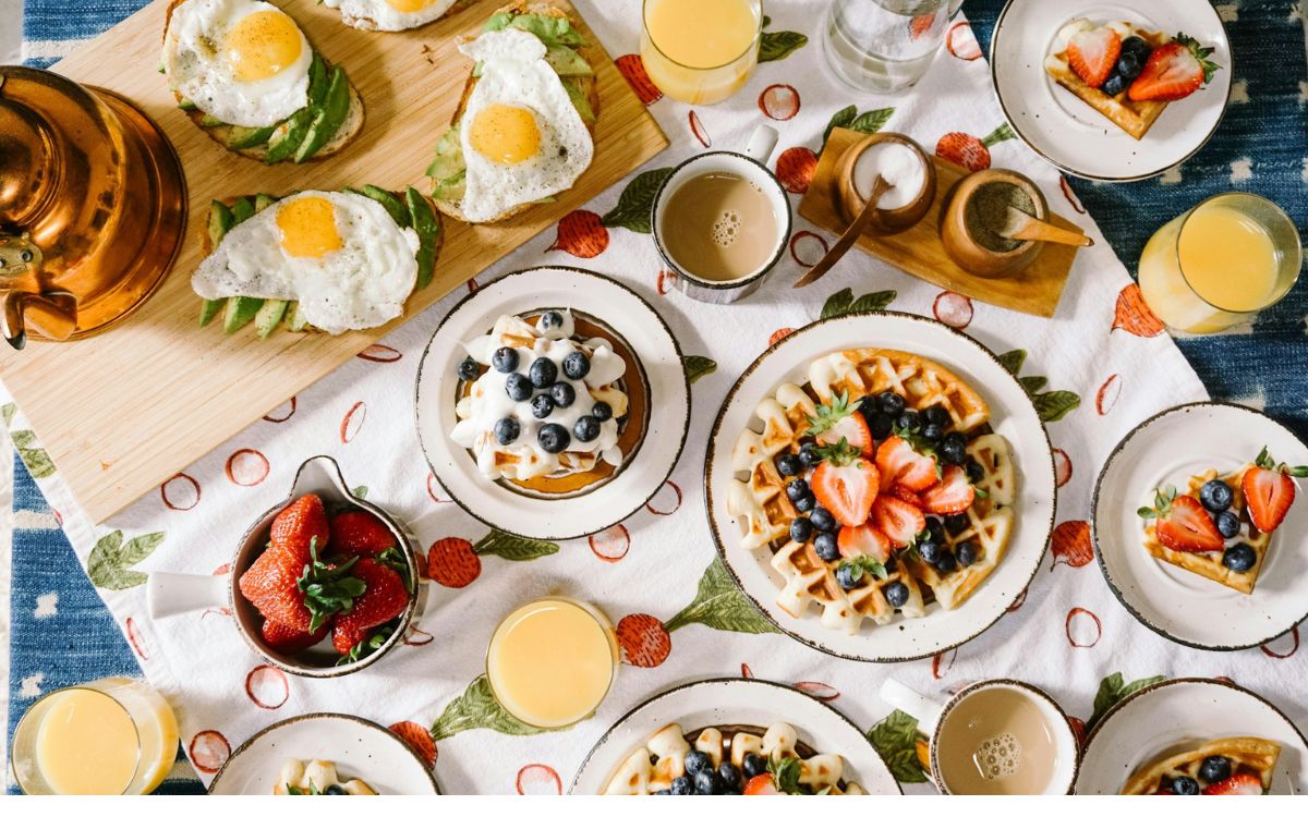 9 Quick Breakfasts That Work for Early Flight Days
