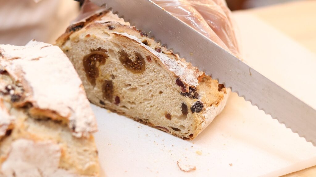 Bread sliced from the middle