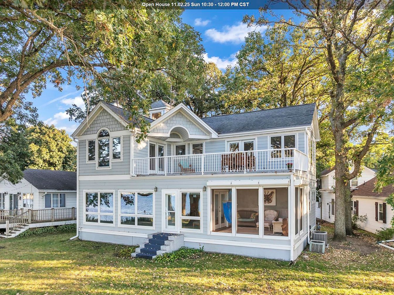 Timeless 1920 Lake Home in Arnolds Park, Iowa, With Hardwood Floors, Lake Okoboji Views, and Pillsbury Point Charm