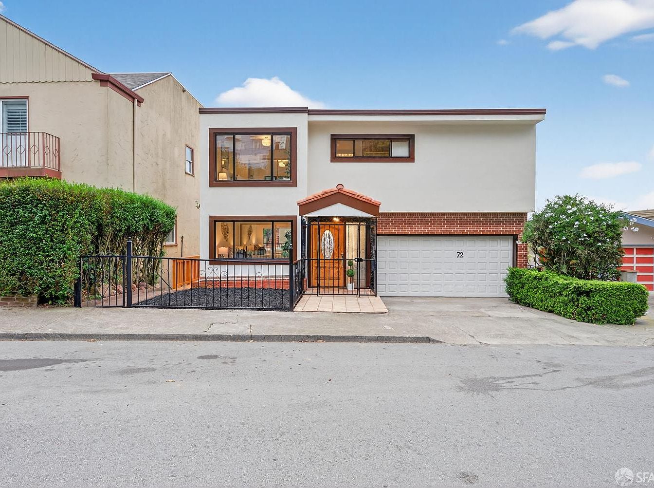 Classic 1954 San Francisco Home in California With Panoramic City Views and a Large Westwood Highlands Lot