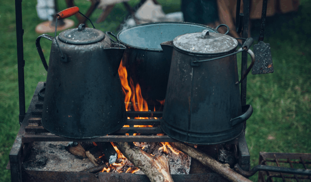 Bullet / Kettle Smoker β Compact But Skill-Building