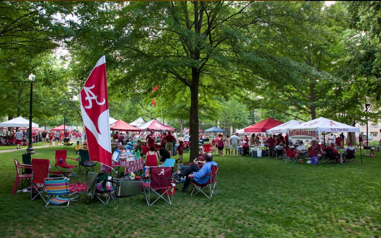Tailgate Foods In U.S. Gun Shows And County Fairs.