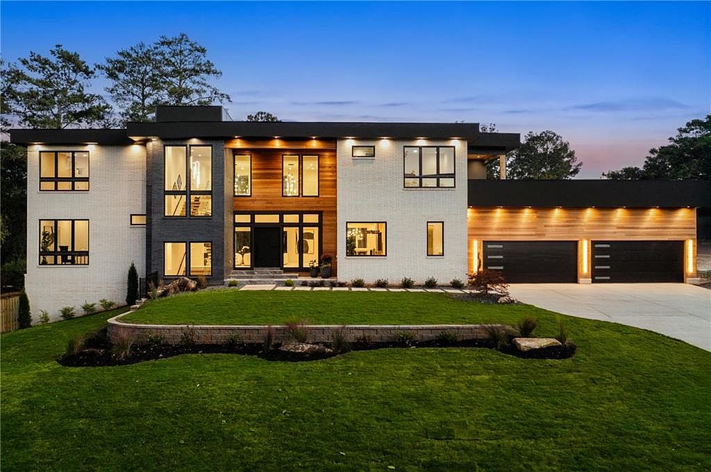 Striking 2025 Estate in Sandy Springs, Georgia, Featuring Rooftop Balconies, a Glass Staircase, and a Resort-Style Pool