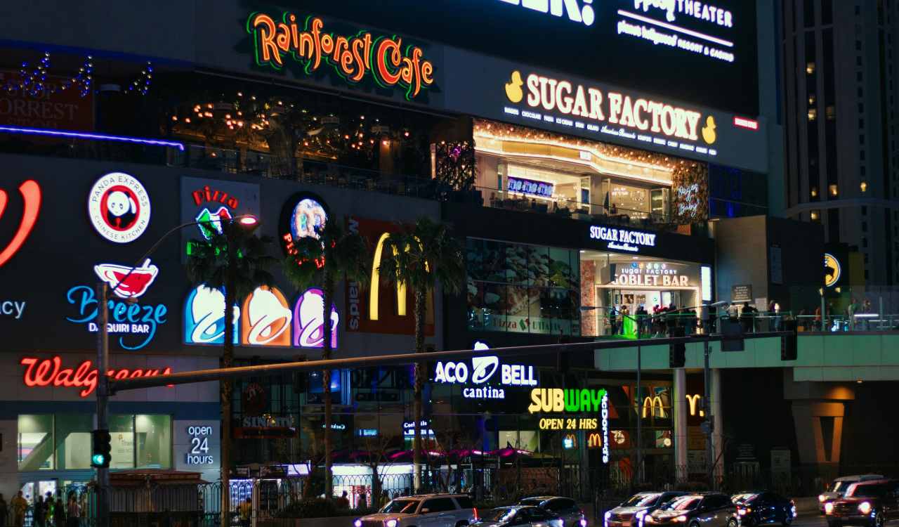 8 Chain Restaurants Still Offering Unlimited Meals Under $20